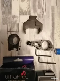 Kit Complet Lampe Ultra-fine + Connecteur Picatinny -L'équipement tactique est un véritable gagnant. 00004 Kit complet lampe ultra fine connecteur picatinny